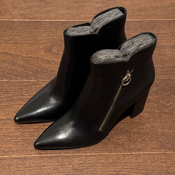 NWT Nine West Black Ankle Booties with Zipper Detail Size 9